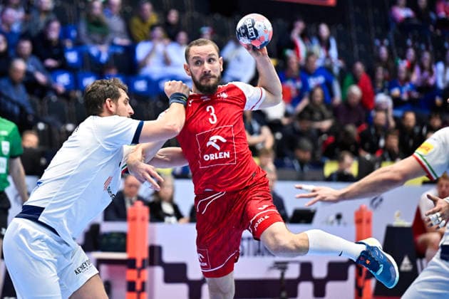 Poland s MichaÅ Daszek against Italy s Andrea Parisini during the 2026 EHF European Men s Handball Championship the EHF Euro 2026 match between Poland and Italy at Kristianstad Arena, in Kristianstad, Sweden, on January 20, 2026 KRISTIANSTAD SWEDEN x50090x  Copyright: xJohanxNilsson TTx EHF EURO 2026 POLAND-ITALY