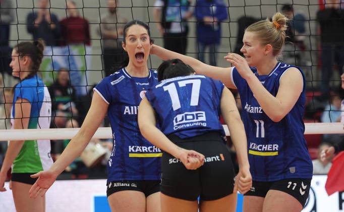 Stuttgart , Bundesliga Volleyball Allianz MTV Stuttgart vs Skurios Volleys Borken , from left Jasmine Gross Pauline Martin Stuttgart