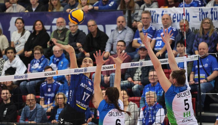 Stuttgart , Bundesliga Volleyball Allianz MTV Stuttgart vs Skurios Volleys Borken , left Julia de Paula Stuttgart