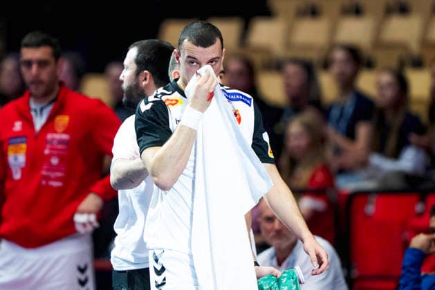EHF Handball European Championship North Macedonia Romania Romania s Pavle Atanasijevikj after a collision with Romania s Stefan Cumpanici during the men s handball match between North Macedonia and Romania in EHF Euro 2026 group B at Jyske Bank Boxen in Herning on Tuesday, January 20, 2026 Photo Bo Amstrup Ritzau Scanpix , Herning Denmark Mors  Copyright: BoxAmrstrupx xRitzauxScanpix BoxAmstrupx spdk20260120-195443-L