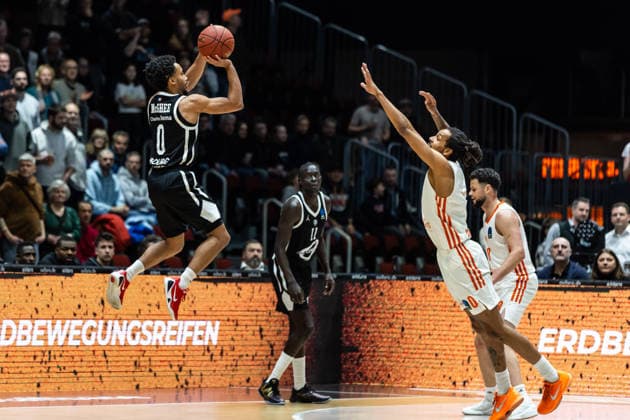 GER, BKT EuroCup, Saison 2025 2026, Niners Chemnitz - Cosea JL Bourg-en-Bresse. 20.01.2026, Messe, Chemnitz, GER, BKT EuroCup, Saison 2025 2026, Niners Chemnitz - Cosea JL Bourg-en-Bresse. Darius Mcghee (Cosea JL Bourg-en-Bresse 0), Kevin Yebo (Niners Chemnitz, 0) Foto Alexander Trienitz Chemnitz Messe Sachsen Deutschland *** GER, BKT EuroCup, season 2025 2026, Niners Chemnitz Cosea JL Bourg en Bresse 20 01 2026, Messe, Chemnitz, GER, BKT EuroCup, season 2025 2026, Niners Chemnitz Cosea JL Bourg en Bresse Darius Mcghee Cosea JL Bourg en Bresse 0 , Kevin Yebo Niners Chemnitz, 0 Photo Alexander Trienitz Chemnitz Messe Sachsen Germany