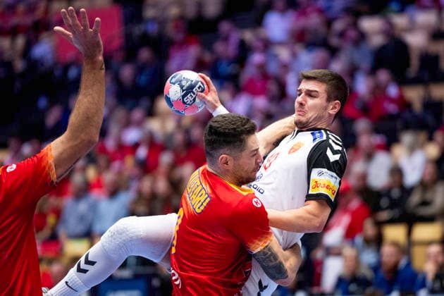 EHF Handball European Championship North Macedonia Romania North Macedonia s Marko Mitev in action with Romania s Robert Militaru during the men s handball match between North Macedonia and Romania in EHF Euro 2026 group B at Jyske Bank Boxen in Herning on Tuesday, January 20, 2026 Photo Bo Amstrup Ritzau Scanpix , Herning Denmark Mors  Copyright: BoxAmrstrupx xRitzauxScanpix BoxAmstrupx spdk20260120-200511-L