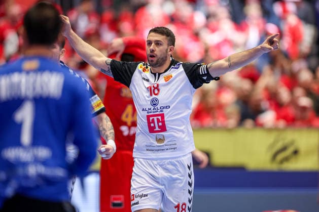 20 01 2026, Handball, Men s EHF EURO 2026, North Macedonia Romania, Jyske Bank Boxing in Herning, Denmark, Preliminary Round Filip Kuzmanovski North Macedonia 18 cheering Denmark