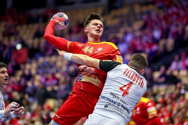 20 01 2026, Handball, Men s EHF EURO 2026, North Macedonia Romania, Jyske Bank Boxing in Herning, Denmark, Preliminary Round Daniel Stanciuc Romania 44 in a duel against Martin Velkovski North Macedonia 04 Denmark