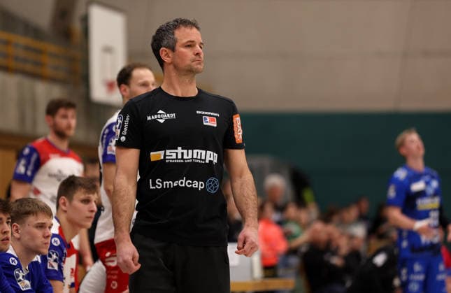 20 01 2026, Germany, Asperg, Handball TVB Stuttgart vs HBW Balingen Weilstetten, HBW coach Matthias Flohr