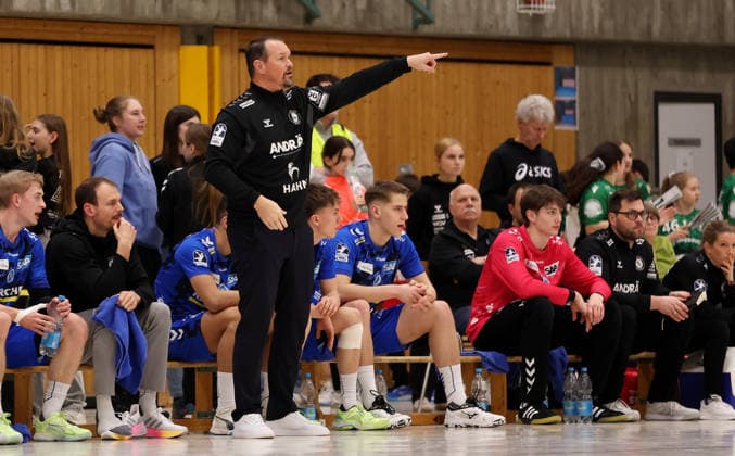 20 01 2026, Germany, Asperg, Handball TVB Stuttgart vs HBW Balingen Weilstetten, TVB coach Misha Kauffmann