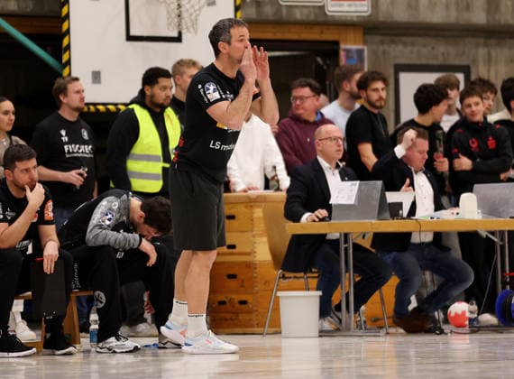 20 01 2026, Germany, Asperg, Handball TVB Stuttgart vs HBW Balingen Weilstetten, HBW coach Matthias Flohr