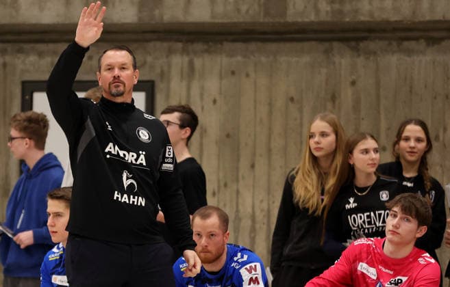 20 01 2026, Germany, Asperg, Handball TVB Stuttgart vs HBW Balingen Weilstetten, TVB coach Misha Kauffmann