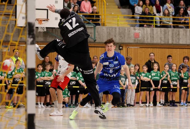 20 01 2026, Germany, Asperg, Handball TVB Stuttgart vs HBW Balingen Weilstetten, f l Daniel Rebmann HBW , Julian Sprössing TVB