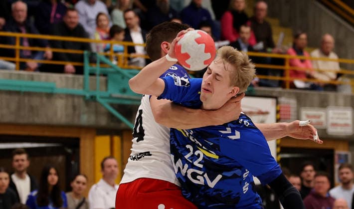 20 01 2026, Germany, Asperg, Handball TVB Stuttgart vs HBW Balingen Weilstetten, f l Tim Ruggiero Matthes HBW , Torben Matzken TVB