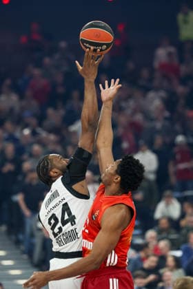 Tip Off Wenyen Gabriel FC Bayern Basketball, 32 with Bruno Fernando Partizan Mozzart Bet Belgrade, 24 , GER, FC Bayern Basketball vs Partizan Mozzart Bet Belgrade, Basketball, Euroleague, Matchday 23, Season 2025 2026, 20 01 2026, GER, FC Bayern Basketball vs Partizan Mozzart Bet Belgrade, Basketball, Euroleague, Matchday 23, Season 2025 2026, 20 01 2026 Munich Copyright: xEibner-Pressefoto JennixMaulx EP_JML