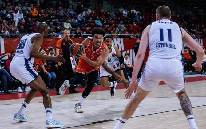 Hapoel Tel Aviv v Anadolu Efes - EuroLeague SOFIA, BULGARIA - JANUARY 20: Elijah Bryant (C) of Hapoel Tel Aviv in action against Kai Jones (L) of Anadolu Efes, Rolands Smits (R), Nick Weiler-Babb (back) of Anadolu Efes during the Euro League regular season 25-26 round 23 basketball match at the 8888 Arena in Sofia, Bulgaria on January 20, 2026. Borislav Troshev Anadolu Belgrade Serbia. Editorial use only. Please get in touch for any other usage.  Copyright: x2026xAnadoluxBorislavxTroshevx