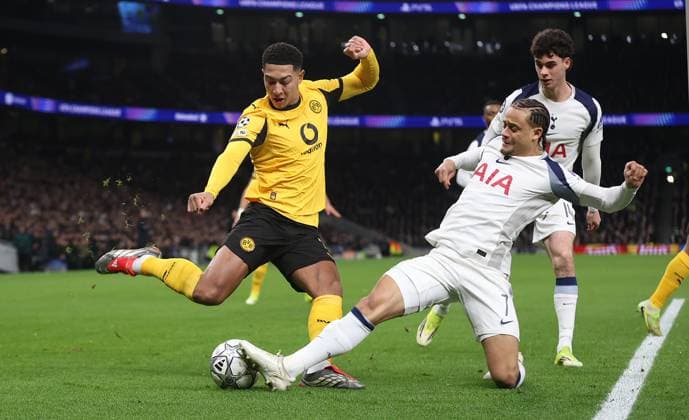 . - Tottenham Hotspur v Borussia Dortmund, UEFA Champions League, League Phase, Tottenham Hotspur Stadium, London, England. - 20th January 2026. (C) Daniel Weir Crystal Pix Jobe Bellingham of Borussia Dortmund is tackled by Xavi Simons of Tottenham Hotspur. - Tottenham Hotspur v Borussia Dortmund, UEFA Champions League, League Phase, Tottenham Hotspur Stadium, London, England. - 20th January 2026. (C) Daniel Weir Crystal Pix London Tottenham Hotspur Stadium United Kingdom Copyright: xDanielxWeirx CP_Tottenham_Dortmund_200126_DW_06