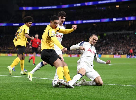 London, England, 20th January 2026. Jobe Bellingham of Borussia Dortmund (l) and Xavi Simons of Tottenham (r) during the Tottenham Hotspur vs Borussia Dortmund UEFA Champions League match at the Tottenham Hotspur Stadium, London. Picture credit should read: David Klein Sportimage EDITORIAL USE ONLY. No use with unauthorised audio, video, data, fixture lists, club league logos or live services. Online in-match use limited to 120 images, no video emulation. No use in betting, games or single club league player publications. SPI_030_DK_Spurs_Dortmund SPI-4464-0030