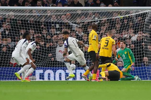 Cristian Romero of Tottenham Hotspur scores his team s first goal of the match Tottenham Hotspur v Borussia Dortmund, Football, UEFA Champions League 2025 26 League Phase MD7, Tottenham Hotspur Stadium, London, UK, 20 01 26 Editorial use only  Copyright: xAnthonyxHanc Shutterstockx 16377490c