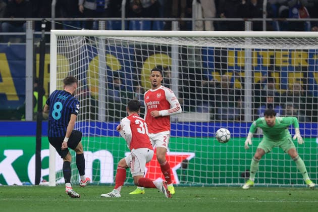 Milan, Italy, 20th January 2026. Petar Sucic of FC Internazionale scores to level the game at 1-1 during the Internazionale vs Arsenal UEFA Champions League match at Giuseppe Meazza, Milan. Picture credit should read: Jonathan Moscrop Sportimage EDITORIAL USE ONLY. No use with unauthorised audio, video, data, fixture lists, club league logos or live services. Online in-match use limited to 120 images, no video emulation. No use in betting, games or single club league player publications. SPI_030_JM_INTER_ARSENAL_UCL SPI-4421-0030