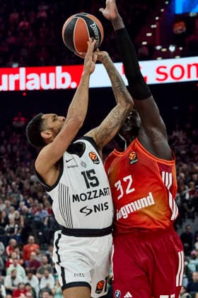 Turkish Airlines EuroLeague Basketball, FC Bayern Munich Basketball vs Partizan Mozzart Bet Belgrade, Munich FC Bayern Basketball, Munich FC Bayern Basketball, Belgrade Partizan Mozzart Bet, 2026 01 20 in Munich SAP Garden PAYNE Cameron Partizan Mozzart Bet Belgrade Guard Nr 15 PAR15 , GABRIEL Wenyen FC Bayern Munich Basketball Center Nr 32 BAY32 sportworld München SAP Garden Bayern Deutschland