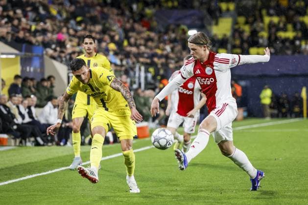 VILLARREAL - (l-r) Rafa Marin of Villarreal CF and Kasper Dolberg of AFC Ajax during the UEFA Champions League match between Villarreal CF and AFC Ajax at Estadio de la Ceramic on January 20, 2026 in Villarreal, Spain. BAS CZERWINSKI ANP UEFA Champions League 2025 26 League Phase MD7 2025-2026 xVIxANPxSportx xxANPxIVx 548103348 originalFilename: 548103348.jpg