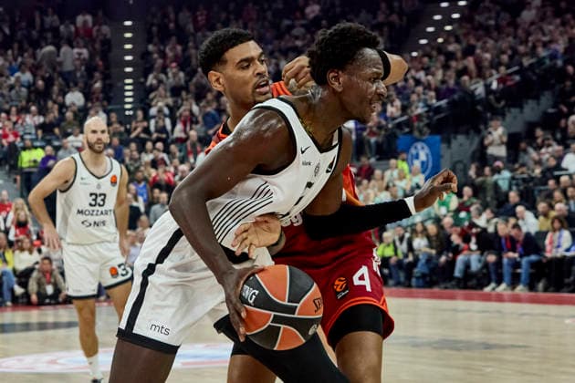 Turkish Airlines EuroLeague Basketball, FC Bayern Munich Basketball vs Partizan Mozzart Bet Belgrade, Munich FC Bayern Basketball, Munich FC Bayern Basketball, Belgrade Partizan Mozzart Bet, 2026 01 20 in Munich SAP Garden BONGA Isaac Partizan Mozzart Bet Belgrade Forward Nr 17 PAR17 , RATHAN MAYES Xavier FC Bayern Munich Basketball Guard Nr 4 BAY4 sportworld München SAP Garden Bayern Deutschland