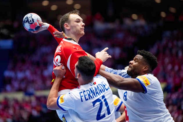 EHF Handball European Championship Denmark Portugal Denmark s Mathias Gidsel in action with Portugal s Leonel Fernandes and Victor Iturriza during the men s handball match between Denmark and Portugal in EHF Euro 2026 group B at Jyske Bank Boxen in Herning on Tuesday, January 20, 2026 Photo Bo Amstrup Ritzau Scanpix , Herning Denmark Mors  Copyright: BoxAmrstrupx xRitzauxScanpix BoxAmstrupx spdk20260120-212209-L