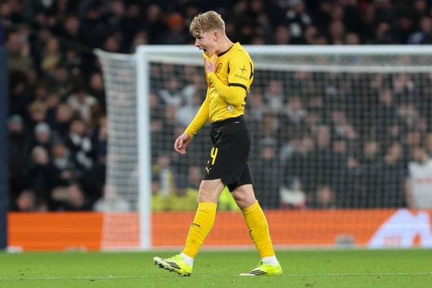 Daniel Svensson of Borussia Dortmund reacts after receiving a red card Tottenham Hotspur v Borussia Dortmund, Football, UEFA Champions League 2025 26 League Phase MD7, Tottenham Hotspur Stadium, London, UK, 20 01 26 Editorial use only  Copyright: xAnthonyxHanc Shutterstockx 16377490f