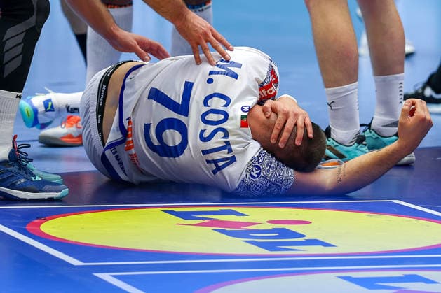 20 01 2026, Handball, Men s EHF EURO 2026, Denmark Portugal, Jyske Bank Boxen in Herning, Denmark, Preliminary Round xd79 lying on the pitch in pain Denmark