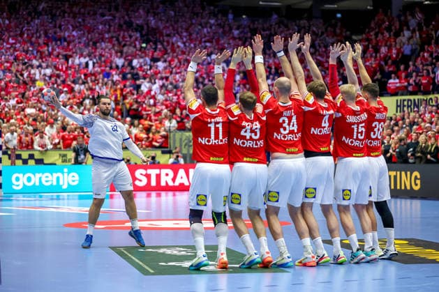 20 01 2026, Handball, Men s EHF EURO 2026, Denmark Portugal, Jyske Bank Boxen in Herning, Denmark, Preliminary Round Luis Diogo Sousa Frade Portugal 82 throws the ball at the Danish wall Rasmus Lauge Schmidt Denmark 11 xd23 Simon Hald Jensen Denmark 34 Magnus Landin Jacobsen Denmark 04 Magnus Saugstrup Jensen Denmark 15 Mads Hoxer Hangaard Denmark 38 Denmark