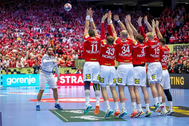 20 01 2026, Handball, Men s EHF EURO 2026, Denmark Portugal, Jyske Bank Boxen in Herning, Denmark, Preliminary Round Luis Diogo Sousa Frade Portugal 82 throws the ball at the Danish wall Rasmus Lauge Schmidt Denmark 11 xd23 Simon Hald Jensen Denmark 34 Magnus Landin Jacobsen Denmark 04 Magnus Saugstrup Jensen Denmark 15 Mads Hoxer Hangaard Denmark 38 Denmark