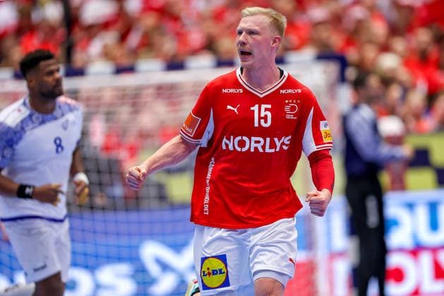 20 01 2026, Handball, Men s EHF EURO 2026, Denmark Portugal, Jyske Bank Boxen in Herning, Denmark, Preliminary Round Magnus Saugstrup Jensen Denmark 15 cheering Denmark