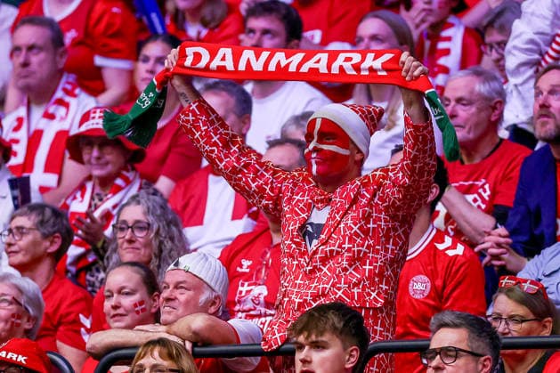 20 01 2026, Handball, Men s EHF EURO 2026, Denmark Portugal, Jyske Bank Boxen in Herning, Denmark, Preliminary Round Good mood among the fans Handball fans from Denmark Denmark
