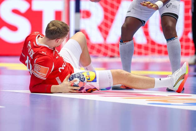 20 01 2026, Handball, Men s EHF EURO 2026, Denmark Portugal, Jyske Bank Boxen in Herning, Denmark, Preliminary Round Simon Bogetoft Pytlick Denmark 43 lies on the pitch Denmark