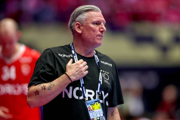 20 01 2026, Handball, Men s EHF EURO 2026, Denmark Portugal, Jyske Bank Boxen in Herning, Denmark, Preliminary Round Headcoach Nikolaj Jacobsen Denmark hc gesticulating on the sidelines Denmark