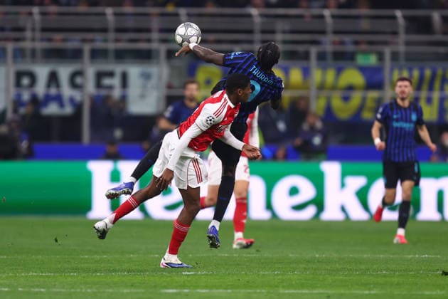 Myles Lewis-Skelly (Arsenal Fc) und Marcus Thuram (Fc Internazionale) battle for the ball, UEFA Champions League 2025 26 League Phase MD7, FC Internazionale Milano v Arsenal Fc, Stadio Giuseppe Meazza (San Siro), January 20, 2026, Milan, Italy.