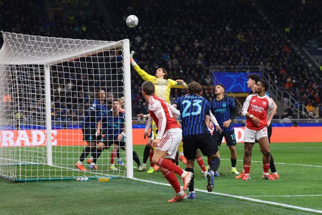 Milan, Italy, 20th January 2026. Leandro Trossard of Arsenal FC heads the ball across the goal to set up team mate Gabriel Jesus to score and give the side a 2-1 lead during the Internazionale vs Arsenal UEFA Champions League match at Giuseppe Meazza, Milan. Picture credit should read: Jonathan Moscrop Sportimage EDITORIAL USE ONLY. No use with unauthorised audio, video, data, fixture lists, club league logos or live services. Online in-match use limited to 120 images, no video emulation. No use in betting, games or single club league player publications. SPI_046_JM_INTER_ARSENAL_UCL SPI-4421-0046