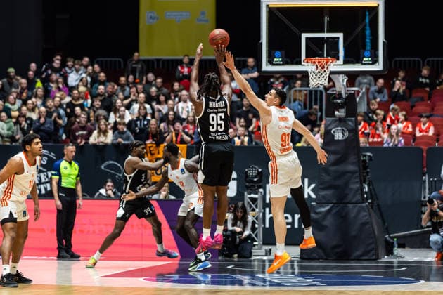 GER, BKT EuroCup, season 2025 2026, Niners Chemnitz Cosea JL Bourg en Bresse 20 01 2026, Messe, Chemnitz, GER, BKT EuroCup, season 2025 2026, Niners Chemnitz Cosea JL Bourg en Bresse Adam Mokoka Cosea JL Bourg en Bresse 95 , Yordan Minchev Niners Chemnitz, 91 Photo Alexander Trienitz Chemnitz Messe Sachsen Germany