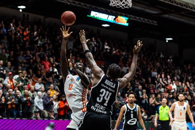 GER, BKT EuroCup, season 2025 2026, Niners Chemnitz Cosea JL Bourg en Bresse 20 01 2026, Messe, Chemnitz, GER, BKT EuroCup, season 2025 2026, Niners Chemnitz Cosea JL Bourg en Bresse Amadou Sow Niners Chemnitz, 12 , Kevin Kokila Cosea JL Bourg en Bresse 34 Foto Alexander Trienitz Chemnitz Messe Sachsen Germany