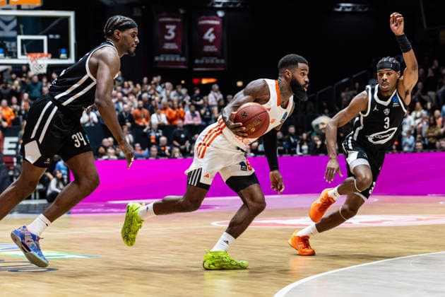 GER, BKT EuroCup, season 2025 2026, Niners Chemnitz Cosea JL Bourg en Bresse 20 01 2026, Messe, Chemnitz, GER, BKT EuroCup, season 2025 2026, Niners Chemnitz Cosea JL Bourg en Bresse Corey Davis Jr Niners Chemnitz, 5 , Assemian Moulare Cosea JL Bourg en Bresse 3 Foto Alexander Trienitz Chemnitz Messe Sachsen Germany