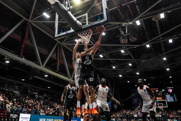 GER, BKT EuroCup, season 2025 2026, Niners Chemnitz Cosea JL Bourg en Bresse 20 01 2026, Messe, Chemnitz, GER, BKT EuroCup, season 2025 2026, Niners Chemnitz Cosea JL Bourg en Bresse Ricardo Lindo Cosea JL Bourg en Bresse 23 , Yordan Minchev Niners Chemnitz, 91 Photo Alexander Trienitz Chemnitz Messe Sachsen Germany