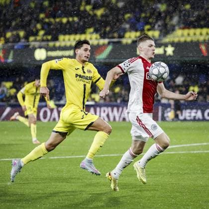 VILLARREAL - (l-r) Sergi Cardona of Villarreal CF and Anton Gaaei of AFC Ajax during the UEFA Champions League match between Villarreal CF and AFC Ajax at Estadio de la Ceramic on January 20, 2026 in Villarreal, Spain. BAS CZERWINSKI ANP UEFA Champions League 2025 26 League Phase MD7 2025-2026 xVIxANPxSportx xxANPxIVx 548104433 originalFilename: 548104433.jpg