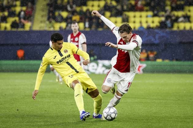 VILLARREAL - (l-r) Daniel Parejo of Villarreal CF and Mika Godts of AFC Ajax during the UEFA Champions League match between Villarreal CF and AFC Ajax at Estadio de la Ceramic on January 20, 2026, in Villarreal, Spain. BAS CZERWINSKI ANP UEFA Champions League 2025 26 League Phase MD7 2025-2026 xVIxANPxSportx xxANPxIVx 548104479 originalFilename: 548104479.jpg