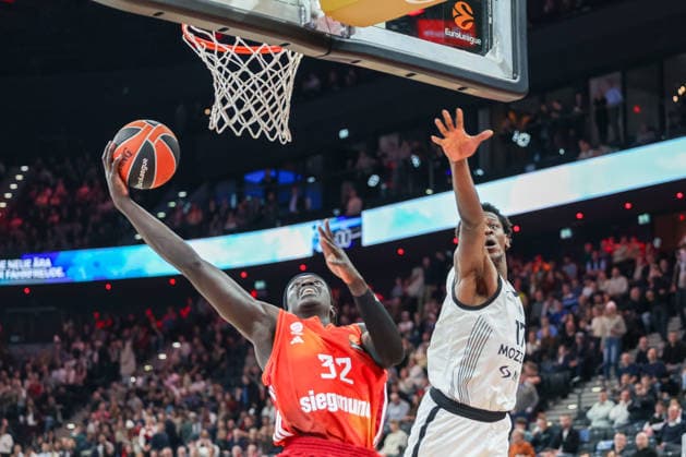 Wenyen Gabriel FC Bayern Basketball, 32 with Isaac Bonga Partizan Mozzart Bet Belgrade, 17 , GER, FC Bayern Basketball vs Partizan Mozzart Bet Belgrade, Basketball, Euroleague, Matchday 23, Season 2025 2026, 20 01 2026, GER, FC Bayern Basketball vs Partizan Mozzart Bet Belgrade, Basketball, Euroleague, Matchday 23, Season 2025 2026, 20 01 2026 Munich Copyright: xEibner-Pressefoto JennixMaulx EP_JML
