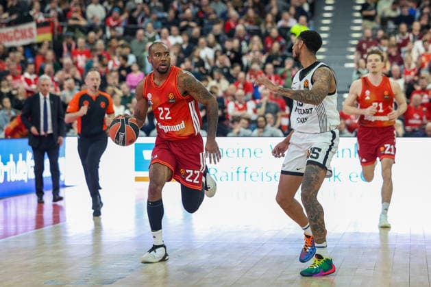 Isiaha Mike FC Bayern Basketball, 22 with Cameron Payne Partizan Mozzart Bet Belgrade, 15 , GER, FC Bayern Basketball vs Partizan Mozzart Bet Belgrade, Basketball, Euroleague, Matchday 23, Season 2025 2026, 20 01 2026, GER, FC Bayern Basketball vs Partizan Mozzart Bet Belgrade, Basketball, Euroleague, Matchday 23, Season 2025 2026, 20 01 2026 Munich Copyright: xEibner-Pressefoto JennixMaulx EP_JML