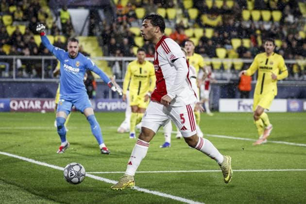 VILLARREAL - Owen Wijndal of AFC Ajax during the UEFA Champions League match between Villarreal CF and AFC Ajax at Estadio de la Ceramic on January 20, 2026, in Villarreal, Spain. BAS CZERWINSKI ANP UEFA Champions League 2025 26 League Phase MD7 2025-2026 xVIxANPxSportx xxANPxIVx 548104584 originalFilename: 548104584.jpg
