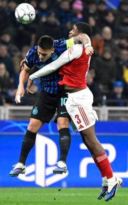 January 20, 2026, Milan, Italy: Inter Milan™s forward Lautaro Martinez (L) and Arsenal™s defender Christian Mosquera struggle for the ball during the UEFA Champions League soccer match between Inter Milan and Arsenal at the Giuseppe Meazza stadium in Milan, Italy, 20 January 2026. ANSA DANIEL DAL ZENNARO. Uefa Champions League: Inter-Arsenal  - ZUMAa110 20260120_zaf_a110_056 Copyright: xDanielxDalxZennarox