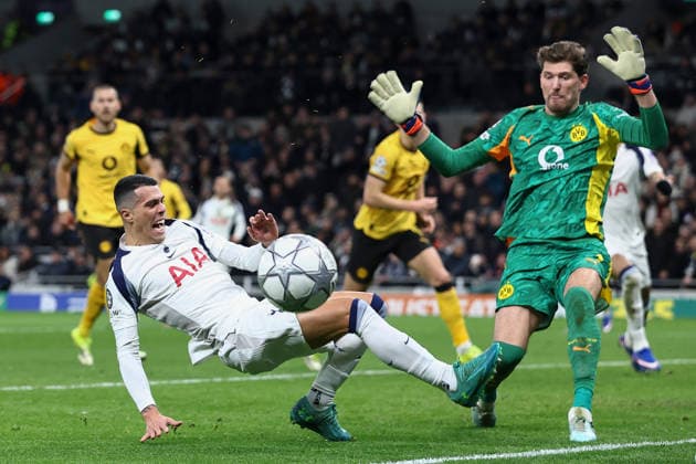 20th January 2026; Tottenham Hotspur Stadium, London, England; UEFA Champions League Football, Tottenham Hotspur versus Borussia Dortmund; Pedro Porro of Tottenham Hotspur missed chance to score  IanxStephen Content restricted for UK based newspaper