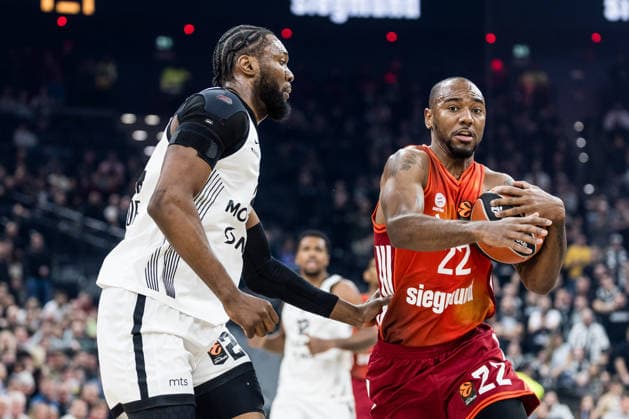 MUNICH, GERMANY - JANUARY 20: Isiaha Mike (FC Bayern Muenchen, 22) controls the ball against Bruno Fernando (Partizan Mozzart Bet Belgrade, 24) during the Turkish Airlines EuroLeague match between FC Bayern Muenchen vs. Partizan Mozzart Bet Belgrade at SAP Garden on round 23 of Turkish Airlines EuroLeague on January 20, 2026 in Munich, Germany. Bavaria Germany Copyright: xSteffiexWunderlx