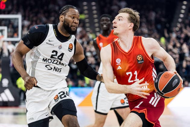 MUNICH, GERMANY - JANUARY 20: Justus Hollatz (FC Bayern Muenchen, 21) controls the ball against Bruno Fernando (Partizan Mozzart Bet Belgrade, 24) during the Turkish Airlines EuroLeague match between FC Bayern Muenchen vs. Partizan Mozzart Bet Belgrade at SAP Garden on round 23 of Turkish Airlines EuroLeague on January 20, 2026 in Munich, Germany. Bavaria Germany Copyright: xSteffiexWunderlx