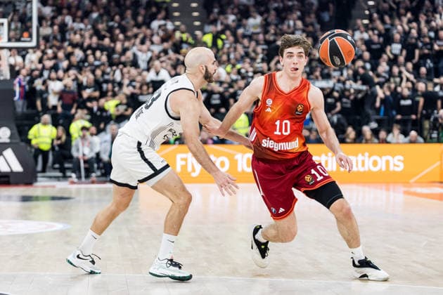 MUNICH, GERMANY - JANUARY 20: Justinian Jessup (FC Bayern Muenchen, 10) controls the ball against Nick Calathes (Partizan Mozzart Bet Belgrade, 33) during the Turkish Airlines EuroLeague match between FC Bayern Muenchen vs. Partizan Mozzart Bet Belgrade at SAP Garden on round 23 of Turkish Airlines EuroLeague on January 20, 2026 in Munich, Germany. Bavaria Germany Copyright: xSteffiexWunderlx