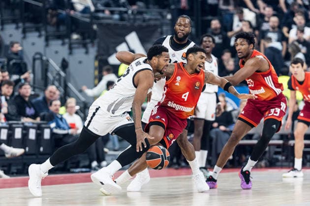 MUNICH, GERMANY - JANUARY 20: Sterling Brown (Partizan Mozzart Bet Belgrade, 12) controls the ball against Xavier Rathan-Mayes (FC Bayern Muenchen, 4) during the Turkish Airlines EuroLeague match between FC Bayern Muenchen vs. Partizan Mozzart Bet Belgrade at SAP Garden on round 23 of Turkish Airlines EuroLeague on January 20, 2026 in Munich, Germany. Bavaria Germany Copyright: xSteffiexWunderlx