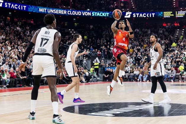 MUNICH, GERMANY - JANUARY 20: Xavier Rathan-Mayes (FC Bayern Muenchen, 4) tries to score during the Turkish Airlines EuroLeague match between FC Bayern Muenchen vs. Partizan Mozzart Bet Belgrade at SAP Garden on round 23 of Turkish Airlines EuroLeague on January 20, 2026 in Munich, Germany. Bavaria Germany Copyright: xSteffiexWunderlx